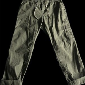 Vuori Womens Ripstop Pant - Sz XL Army
Women's DuraTerra Pants in Army Size XL